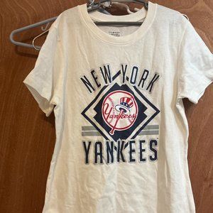 New without tags Official New York Yankees Tee Shirt size 10 / 12
